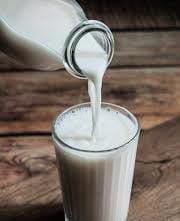 सावधान…..‼️ क्या श्योर हैं कि आप Milk ही पी रहे “यूरिया” नहीं…..❓मार्केट में आने वाले दूध में तरह तरह की मिलावट…❗ जानिए कैसे चेक करेंगे कि आपको मिलने वाला दूध “मिलावट रहित” शुद्ध है….