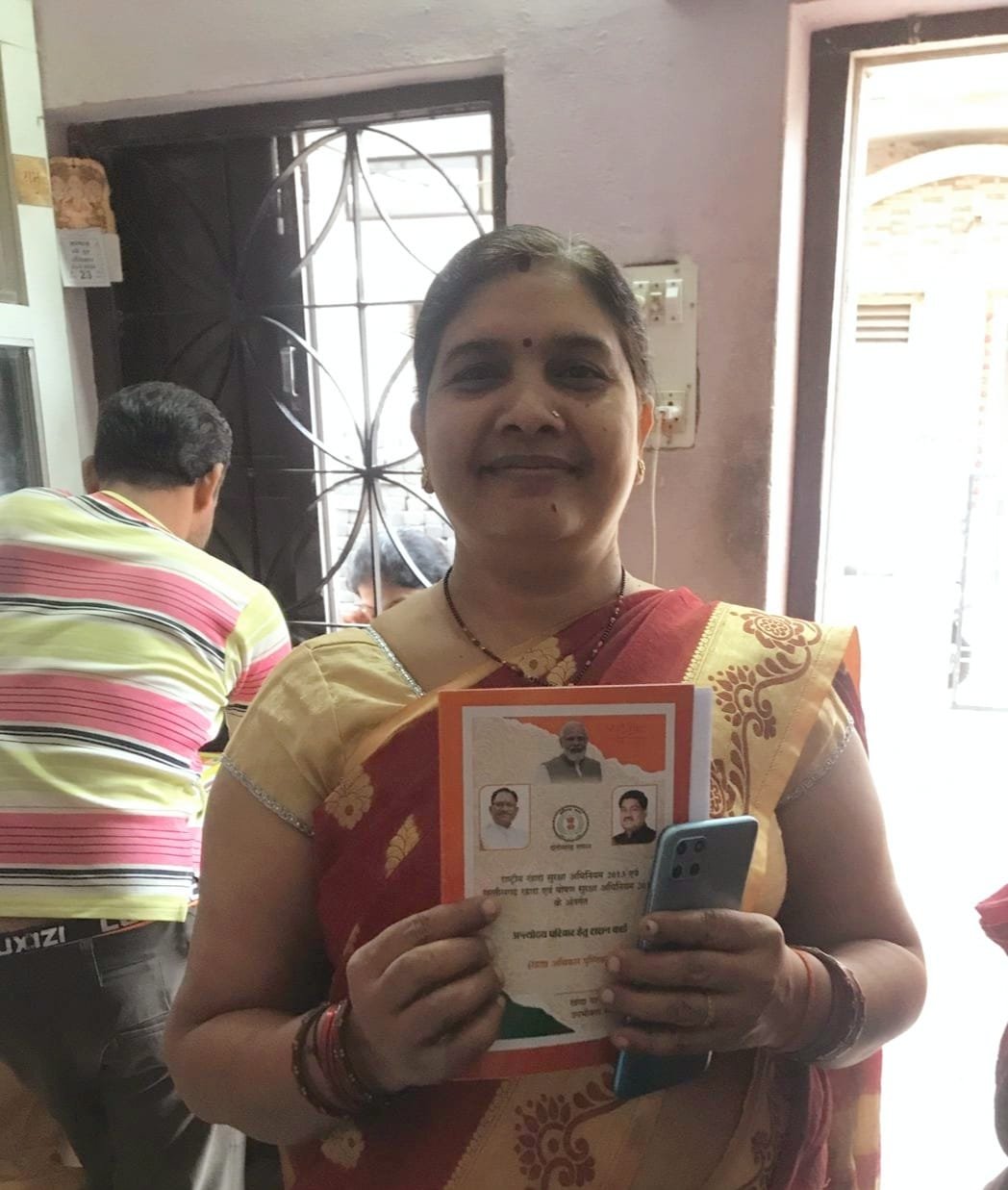 निगम भिलाई क्षेत्र में मिल रहा नया राशन कार्ड, पहले दिन पुराना जमा करो दूसरे दिन नया ले लो