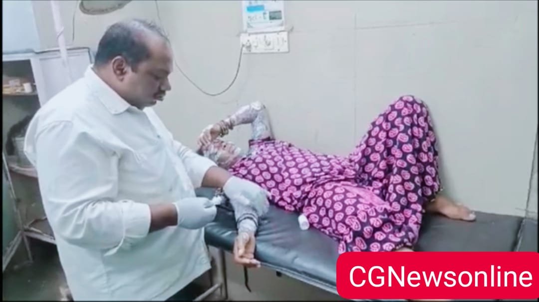 साड़ी में आग पकड़ने से बुरी तरह झुलसी महिला 🛑 सुपेला भिलाई की ऑटो पार्ट्स दुकान में शार्ट सर्किट से आग, सबकुछ खाक साड़ी में आग पकड़ने से बुरी तरह झुलसी महिला 🛑 सुपेला भिलाई की ऑटो पार्ट्स दुकान में शार्ट सर्किट से आग, सबकुछ खाक