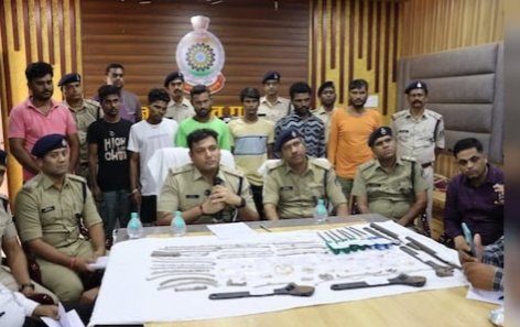 डकैती की प्लानिंग करते डोंगरगढ़ में दबोचे गए इंटरेस्टेड चोर गिरोह, 6 आरोपी गिरफ्तार, चोरी के गहनों की खरीदारी के लिए सोनार ने बनाया था दुर्ग को केंद्र