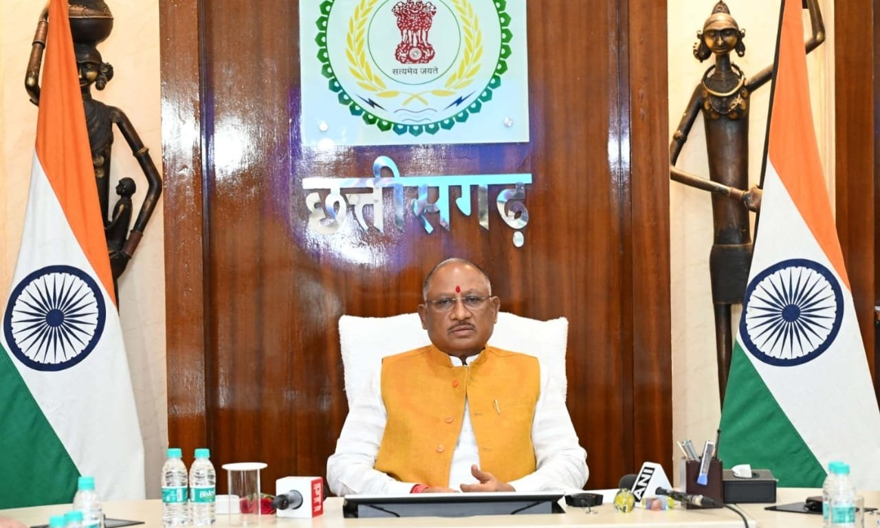 पढ़ाई की गुणवत्ता पर विशेष ध्यान दें, कलेक्टर सहित विभागीय अधिकारी स्कूलों का करें सतत निरीक्षण, स्कूलों में ‘‘एक पेड़ मां के नाम‘‘ अभियान के तहत बच्चों से लगवाएं पेड़ – मुख्यमंत्री विष्णु देव