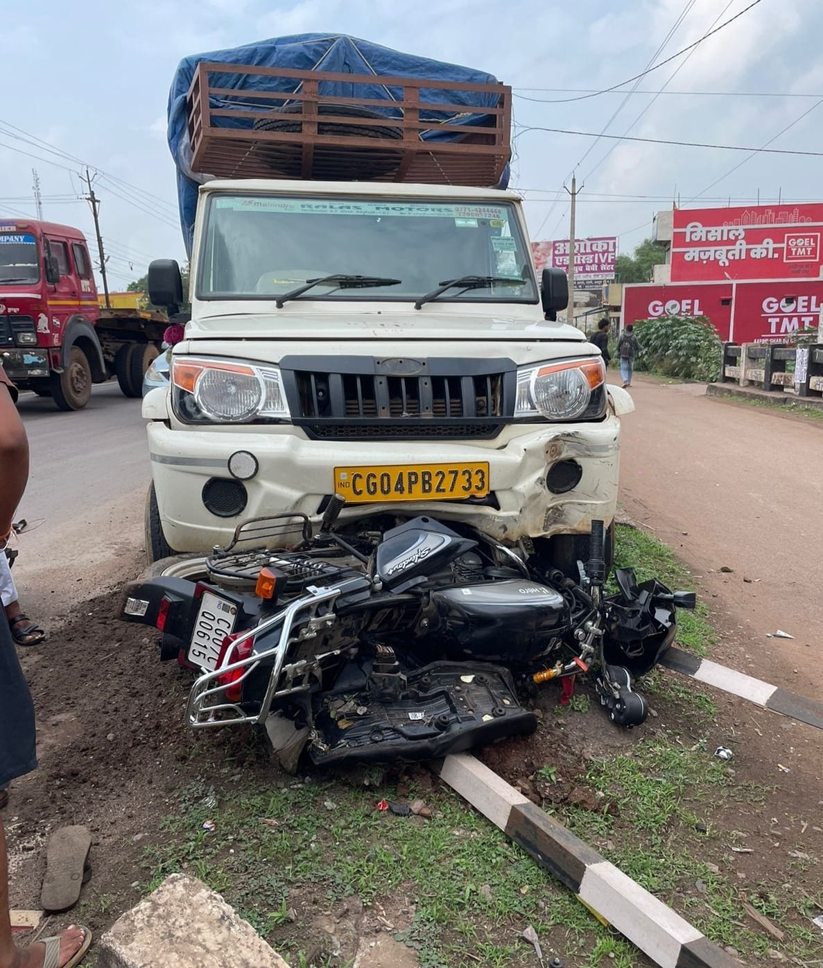 भिलाई ब्रेकिंग : फोरलेन रोड पर तेज रफ्तार माल वाहक ने बाइक को मारी ठोकर, बाइक सवार युवक घायल, आरोपी चालक गिरफ्तार