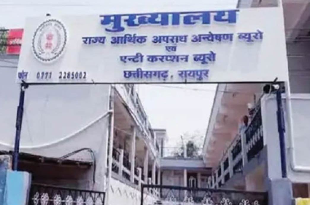 महिला थाना प्रभारी ₹20000 की रिश्वत लेते हुई ट्रैप, एसीबी की टीम ने पकड़ा, एफआईआर करने के नाम पर पीड़िता से मांगे थे रुपए