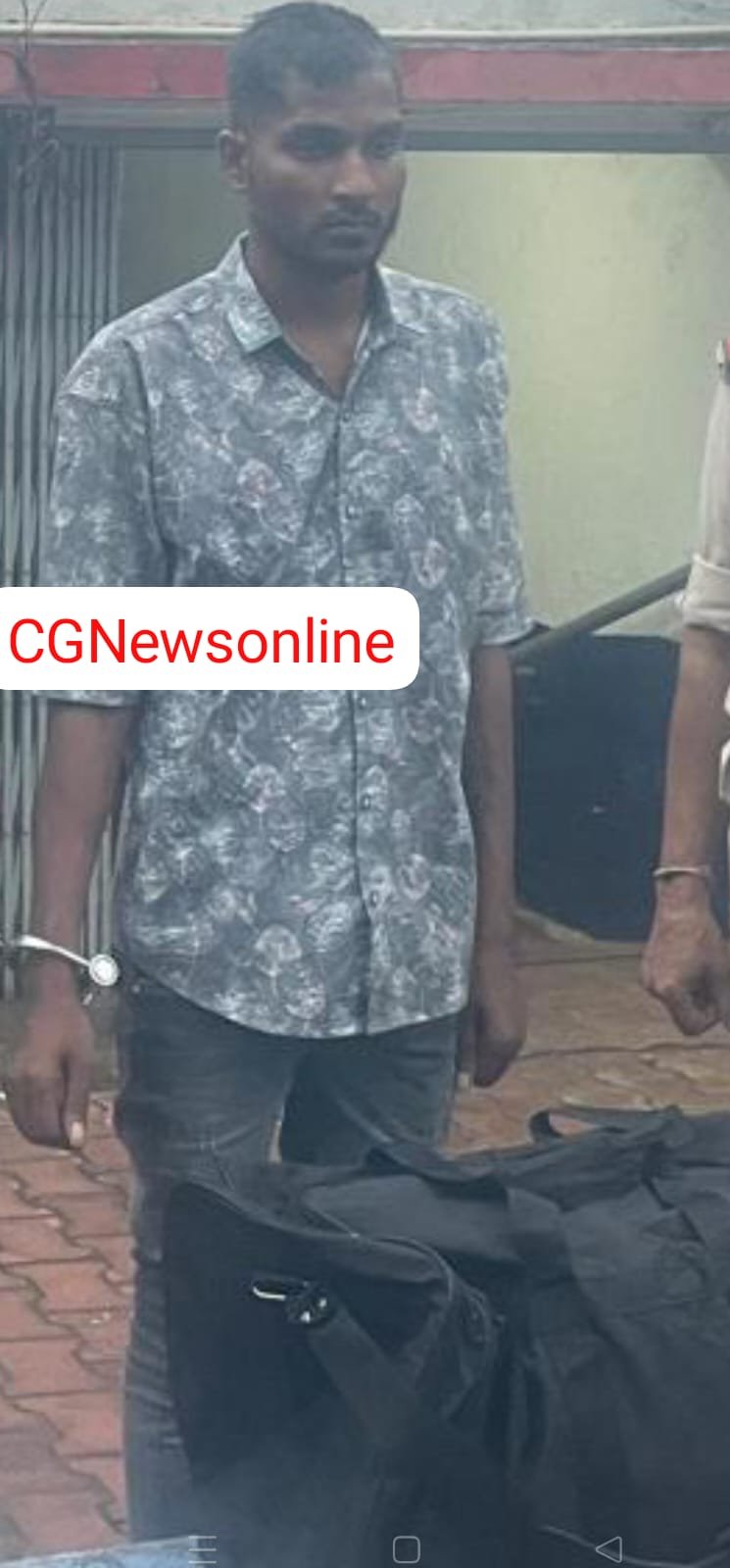 Bhilai Breaking : भिलाई के बदमाश सागर को बैग भरे गांजा समेत BSP टाउनशिप में पुलिस ने धरदबोचा 🛑 लूट, छेड़छाड़, मारपीट, अवैध हथियार समेत 14 प्रकरण हैं दर्ज