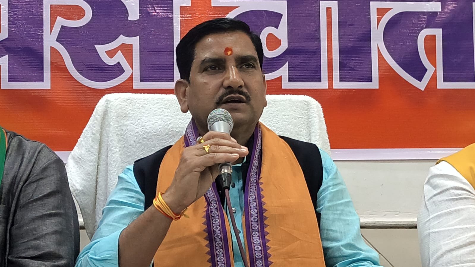 देश के विकास में मिल का पत्थर साबित होगा केंद्रीय बजट, केंद्रीय मंत्री तोखन साहू ने राहुल गांधी पर कसा तंज, चांदी का चम्मच लेकर पैदा होने वाले आम लोगों की तकलीफ नहीं समझते