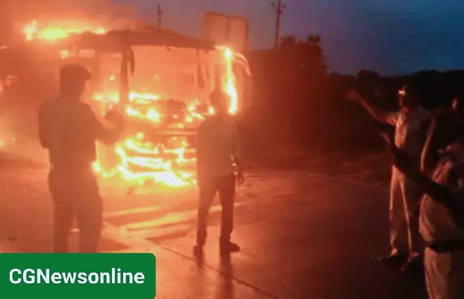 देखिए विडियो 🛑 राजधानी रायपुर में हादसा 🛑 चलती यात्री बस में अचानक लगी आग, लोगों ने कूद कर बचाई जान 🛑 दो फायर ब्रिगेड पहुंची