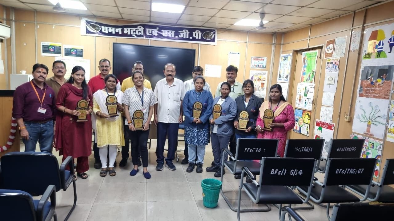 भारतीय मज़दूर संघ का 70 वे स्थापना दिवस सेवा संघर्ष एवं सम्मान का उत्सव जारी, ब्लास्ट फर्नेस की महिला कर्मचारियों का किया गया सम्मान
