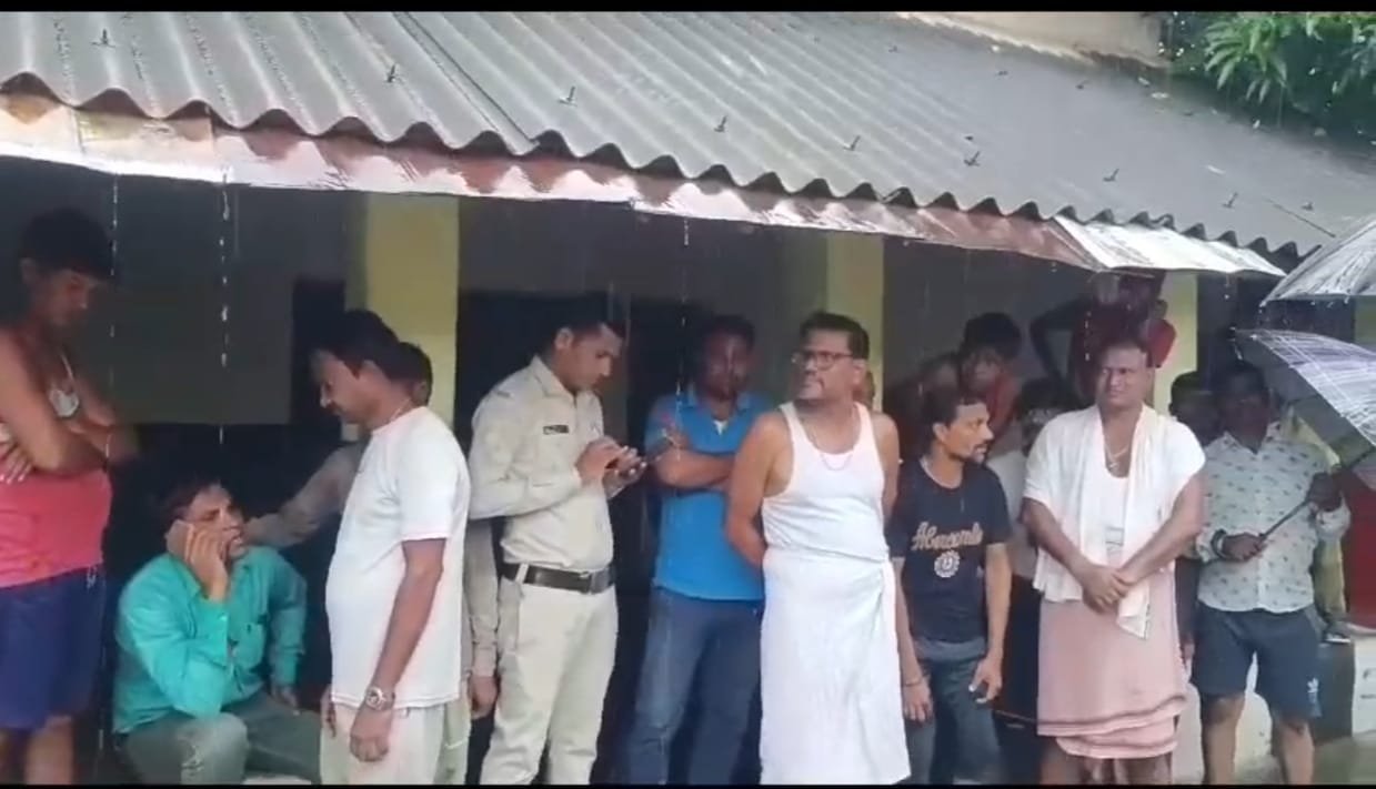 CG Breaking News : सोते हुए बुजुर्ग दंपति की हत्या, अज्ञात बदमाशों के द्वारा धारदार हथियार से काटा गला, जांच में जुटी पुलिस