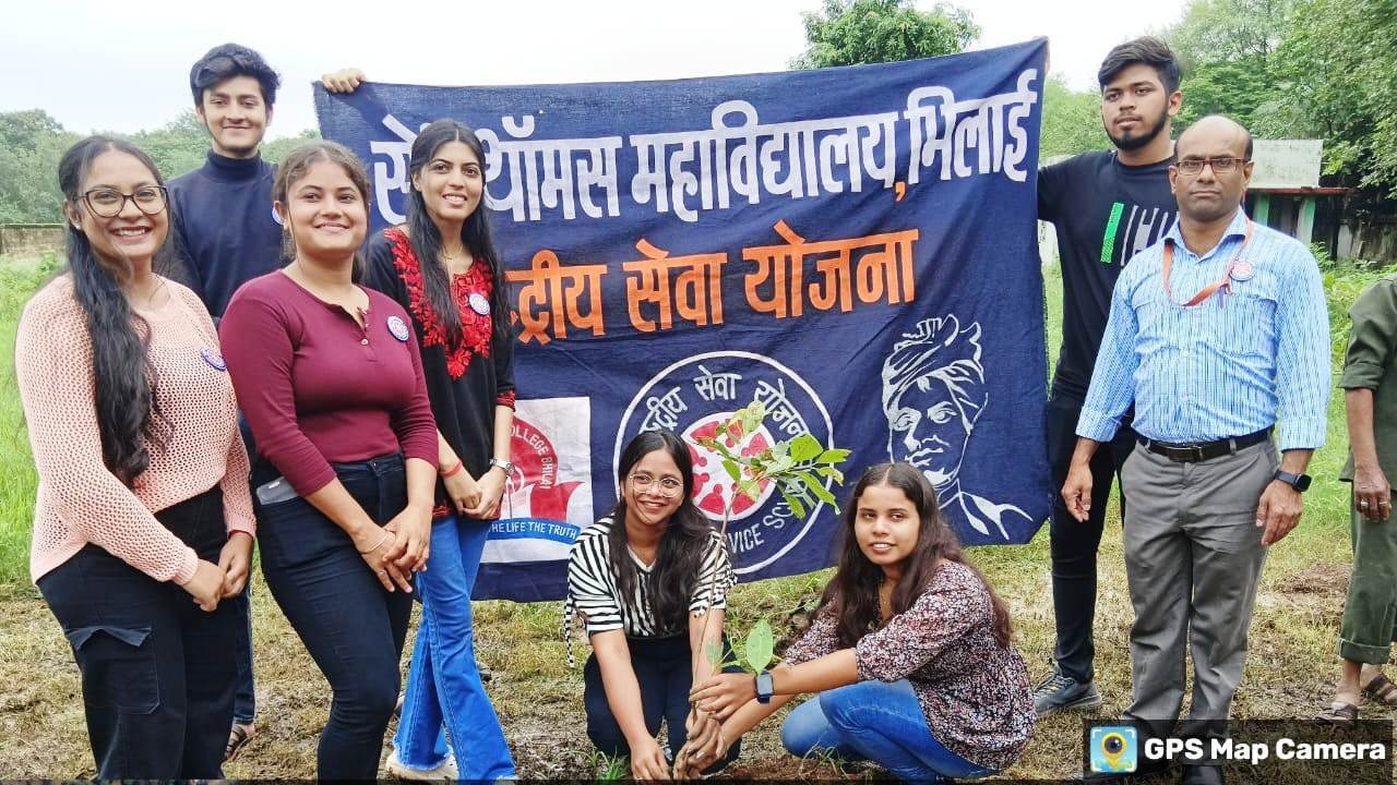 सेंट थॉमस महाविद्यालय रूआबांधा, एक पेड़ मां के नाम अभियान के तहत किया पौधारोपण