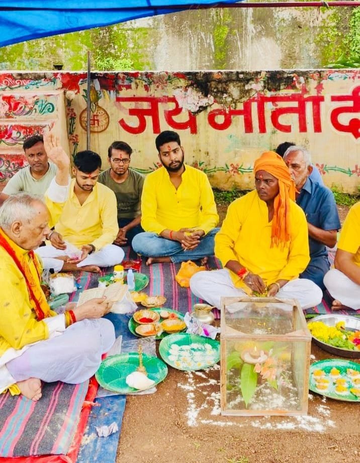 सुभाष नवयुवक जागृति समिति द्वारा शारदीय नवरात्र उत्सव पर लाल मैदान पावर हाउस में भव्य पंडाल निर्माण के लिए किया भूमि पूजन, आयोजन का 52वां वर्ष