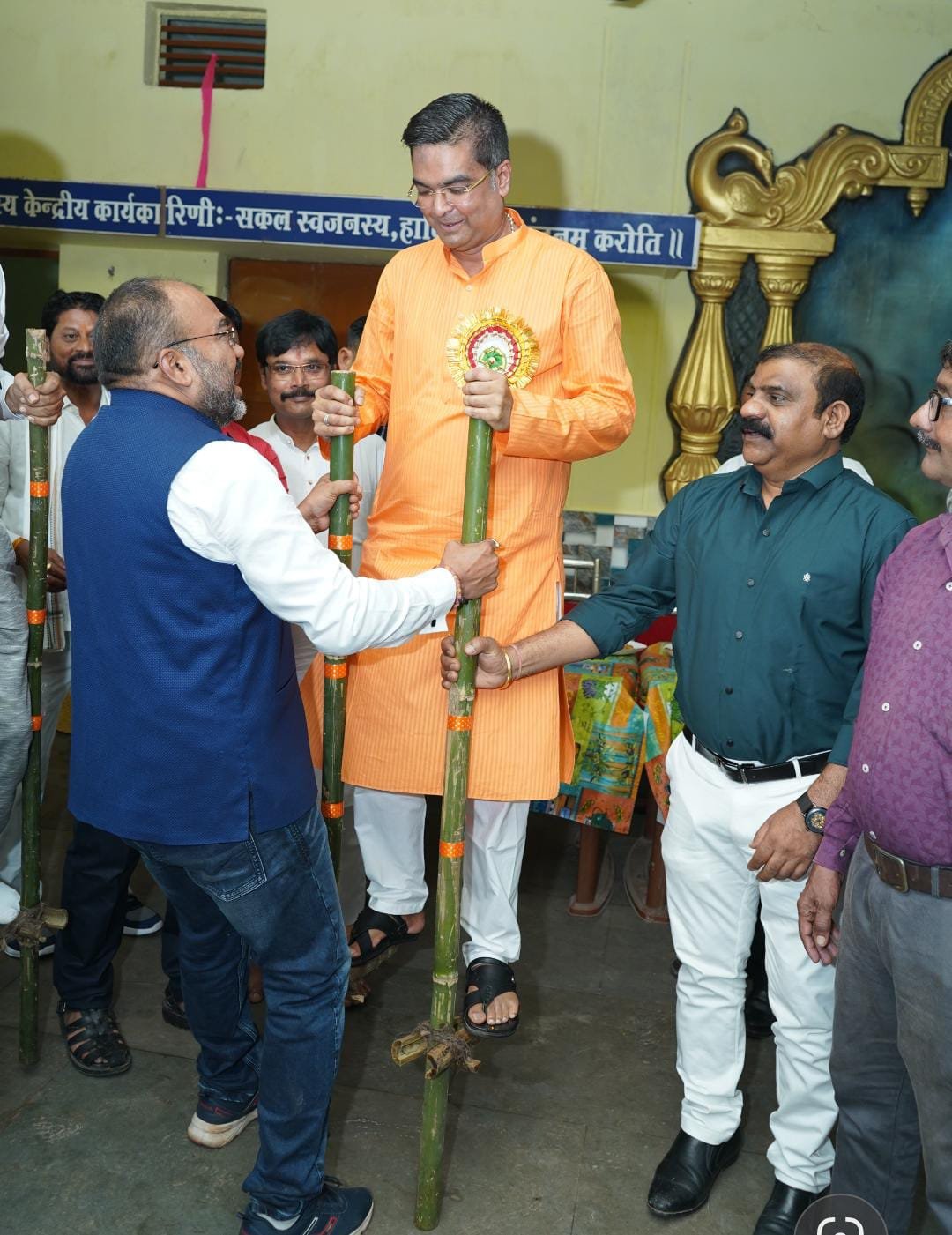 भिलाई जिला भाजपा कार्यालय में छत्तीसगढ़ का प्रथम त्यौहार हरेली धूमधाम से मना 🟢 MLA रिकेश ने किया सुआ नृत्य 🟠 विधानसभा में बांटी एक हजार गेड़ी 🔵 टिकेश्वरी को मिला मोबाइल भिलाई जिला भाजपा कार्यालय में छत्तीसगढ़ का प्रथम त्यौहार हरेली धूमधाम से मना 🟢 MLA रिकेश ने किया सुआ नृत्य 🟠 विधानसभा में बांटी एक हजार गेड़ी 🔵 टिकेश्वरी को मिला मोबाइल