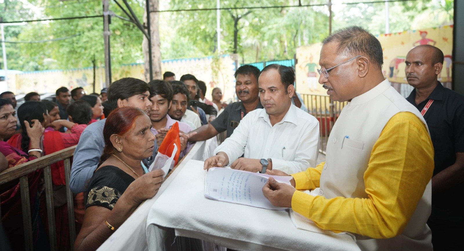 रिमझिम बारिश के बीच जनदर्शन में बड़ी संख्या में पहुंचे आमजन, मुख्यमंत्री ने हर घर तिरंगा कार्यक्रम का किया शुभारंभ, जनदर्शन में सुनी लोगों की समस्याएं, बड़ी संख्या में हुआ मौके पर ही आवेदनों का निराकरण रिमझिम बारिश के बीच जनदर्शन में बड़ी संख्या में पहुंचे आमजन, मुख्यमंत्री ने हर घर तिरंगा कार्यक्रम का किया शुभारंभ, जनदर्शन में सुनी लोगों की समस्याएं, बड़ी संख्या में हुआ मौके पर ही आवेदनों का निराकरण