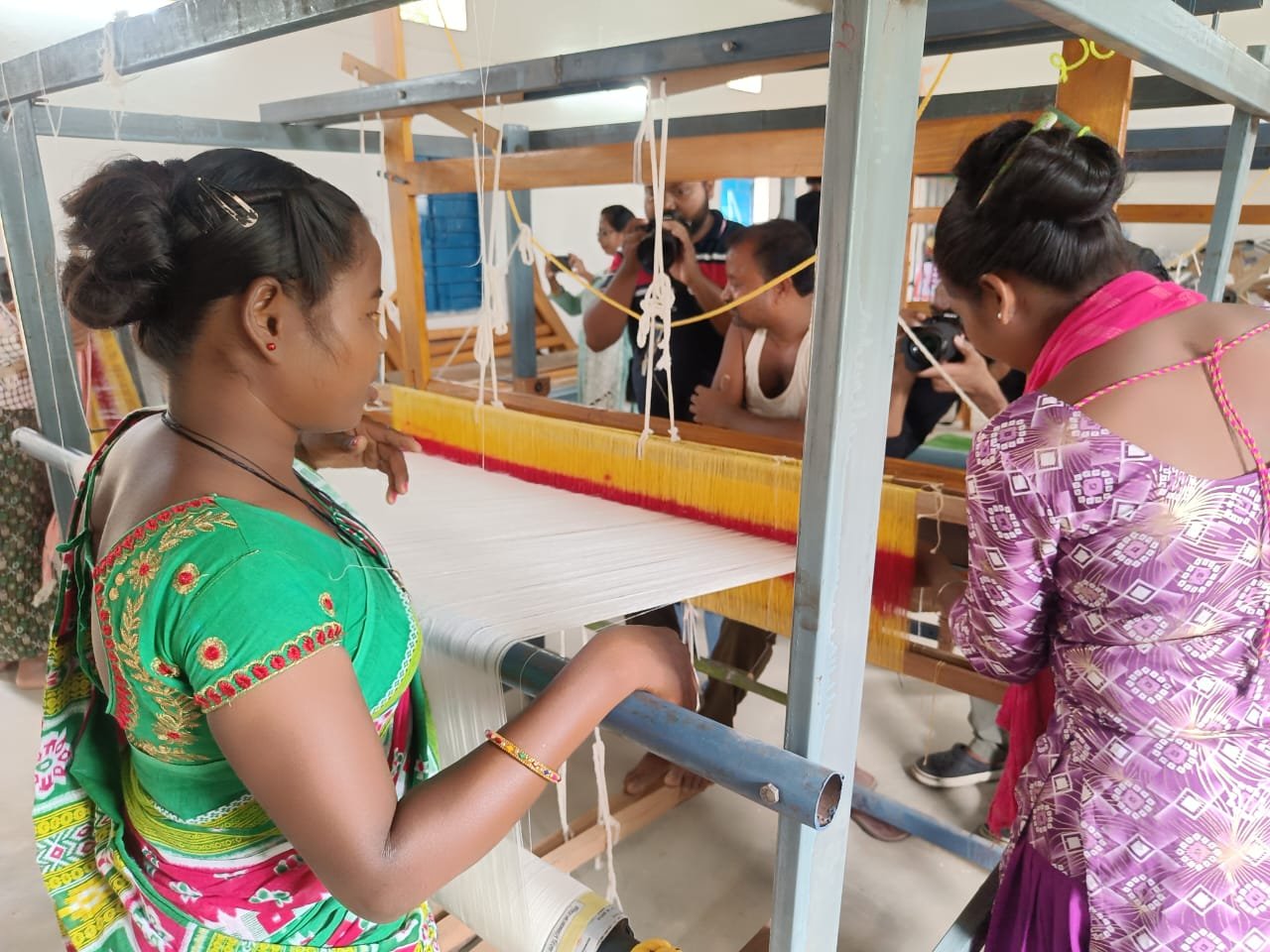 नियद नेल्लानार योजना से छात्र बन रहे आत्मनिर्भर, हथकरघा में हुनरमंद हो रही महिलाएं और बालिकाएं, विभिन्न ट्रेड में ले रही प्रशिक्षण