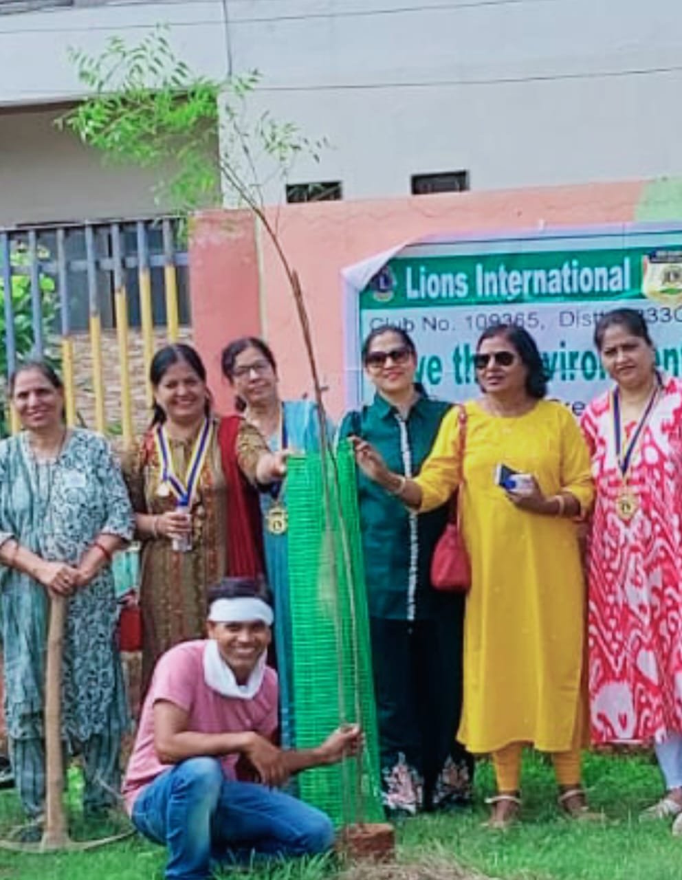 सिंधिया नगर सद्भावना भवन मैदान में लायंस क्लब पिनाकल ने रोपे आक्सीजन प्लांट, पौधों के संरक्षण का लिया संकल्प