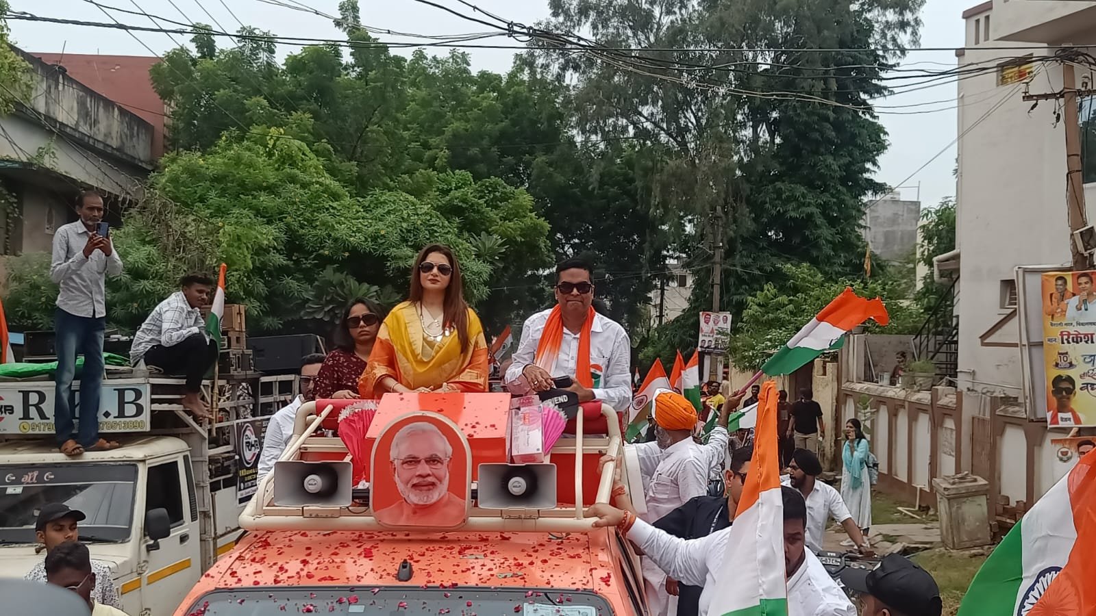 वैशाली नगर तिरंगा यात्रा में शामिल हुईं भाग्यश्री, जगह जगह बरसे फूल, MLA रिकेश सेन का बड़ा आयोजन, हजारों बाईक सवार हुए शामिल, हर घर तिरंगा लहराने रिकेश ने की अपील, देखिए विडियो
