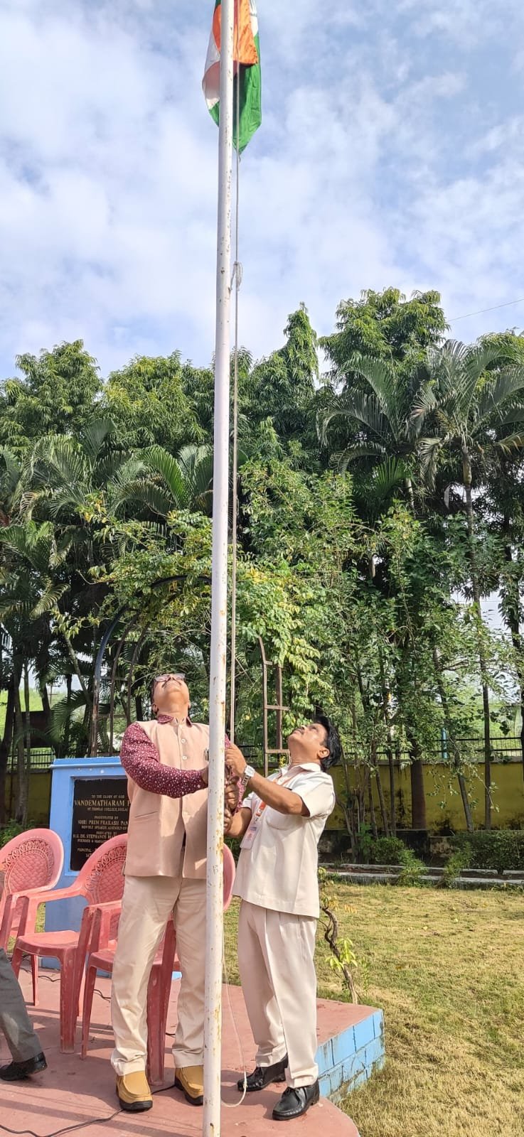 सेंट थॉमस महाविद्यालय रूआबांधा भिलाई में 78वां स्वतंत्रता दिवस पर प्रिंसिपल डॉक्टर रोईमोन ने किया ध्वजारोहण