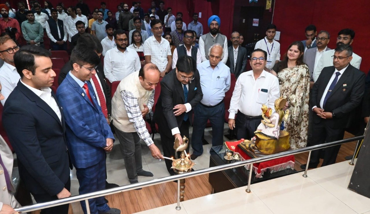 भिलाई में दो दिवसीय राष्ट्रीय सम्मेलन : “आर्टिफिशियल इंटेलिजेंस – ICAI और Beyond” ✅ आर्टिफिशियल इंटेलिजेंस के क्षेत्र में हो रहे बदलावों पर प्रोफेसर राजीव ने डाला प्रकाश