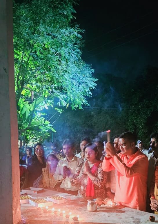रक्षाबंधन पर जैतखाम को रक्षा सूत्र बांध विधायक रिकेश सेन ने की पूजा अर्चना 🟠 कहा- “मिनी गिरोधपुरी धाम के लिए जल्द की जाएगी शुरुआत” रक्षाबंधन पर जैतखाम को रक्षा सूत्र बांध विधायक रिकेश सेन ने की पूजा अर्चना 🟠 कहा- “मिनी गिरोधपुरी धाम के लिए जल्द की जाएगी शुरुआत”