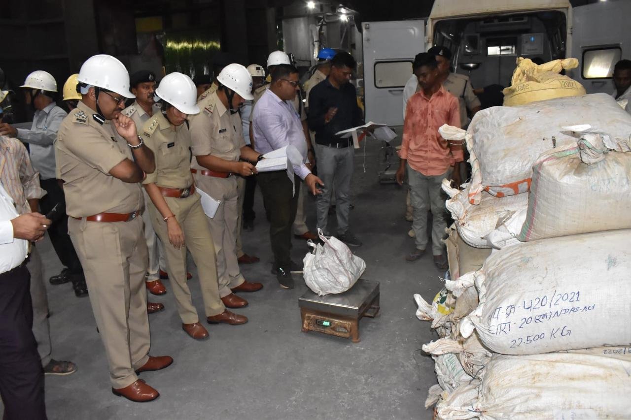 Breaking news 🛑 989 Kg गांजा BSP की भट्ठी में हुआ भस्म 🛑 3 करोड़ से अधिक के मादक पदार्थों एवं नशीली दवाइयों को किया गया नष्ट
