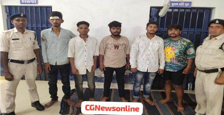 Durg Breaking : चाकू से प्राणघातक हमला करने वाले हत्या के 8 आरोपी दुर्ग पुलिस की गिरफ्त में, पुरानी रंजीश के चलते धारदार चाकू से मारकर की एक युवक की हत्या, घटना में 3 नाबालिग भी शामिल, धारदार चाकू और 3 मोटर सायकल जब्त