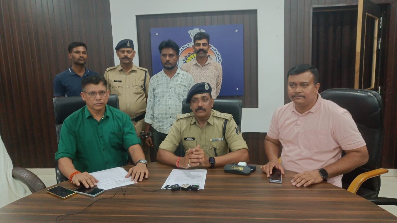 नशे का सौदागर हेरोईन (चिट्टा) के साथ धरा गया कांट्रैक्टर कॉलोनी सुपेला में, तराजू के साथ लगा रखी थी दुकान, 50000 का मादक पदार्थ जप्त