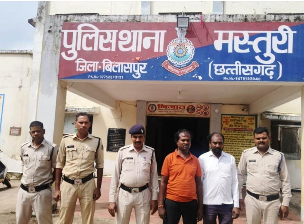 फिल्म इंडस्ट्रीज में काम दिलाने के नाम पर युवती से गैंगरेप : दो आरोपियों को पुलिस ने किया गिरफ्तार, चौथा आरोपी अब भी फरार