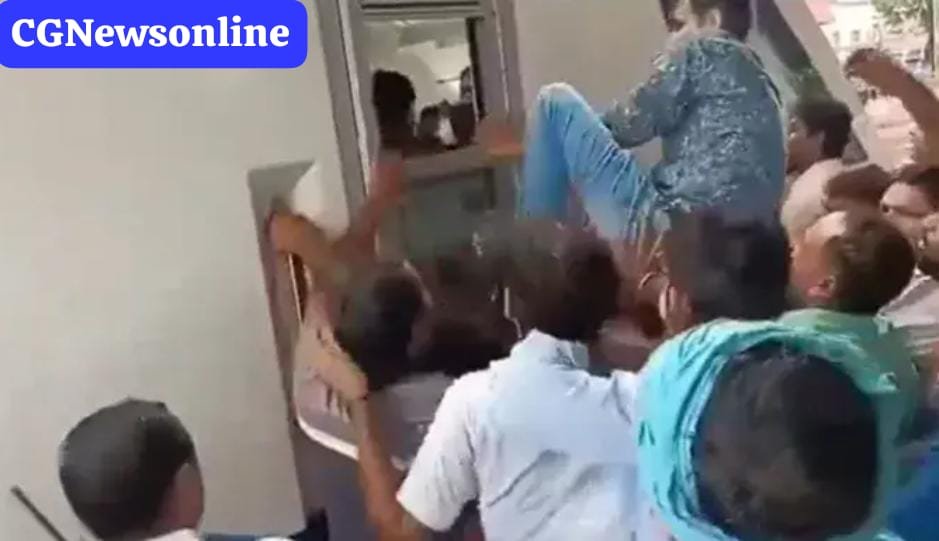 Vande Bharat Express News: वंदे भारत ट्रेन के लोको पायलट, सह लोको पायलट और गार्ड से मारपीट, ट्रेन के शीशे तोड़ दिए, देखिए विडियो Vande Bharat Express News: वंदे भारत ट्रेन के लोको पायलट, सह लोको पायलट और गार्ड से मारपीट, ट्रेन के शीशे तोड़ दिए, देखिए विडियो