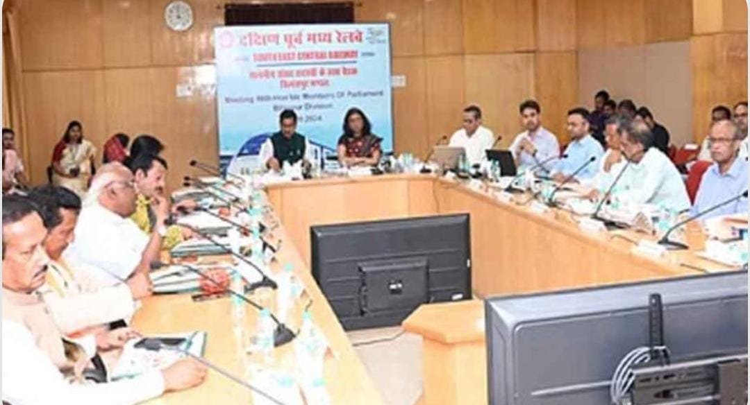 CG News : बिलासपुर में केंद्रीय मंत्री ने रेल अधिकारियों की कार्यप्रणाली पर जताई नाराजगी, शिकायत आई कि”सांसदों के प्रस्ताव पर न कोई जवाब देते हैं और करते हैं कार्रवाई”