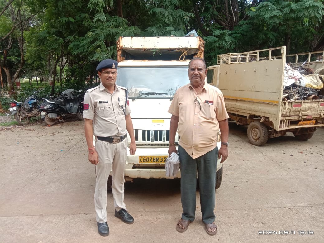 दुर्ग पुलिस की कबाड़ कारोबारी के खिलाफ बड़ी कार्यवाही, 50 लाख का अवैध कबाड़ व 5 वाहन जप्त, तीन आरोपी गिरफ्तार