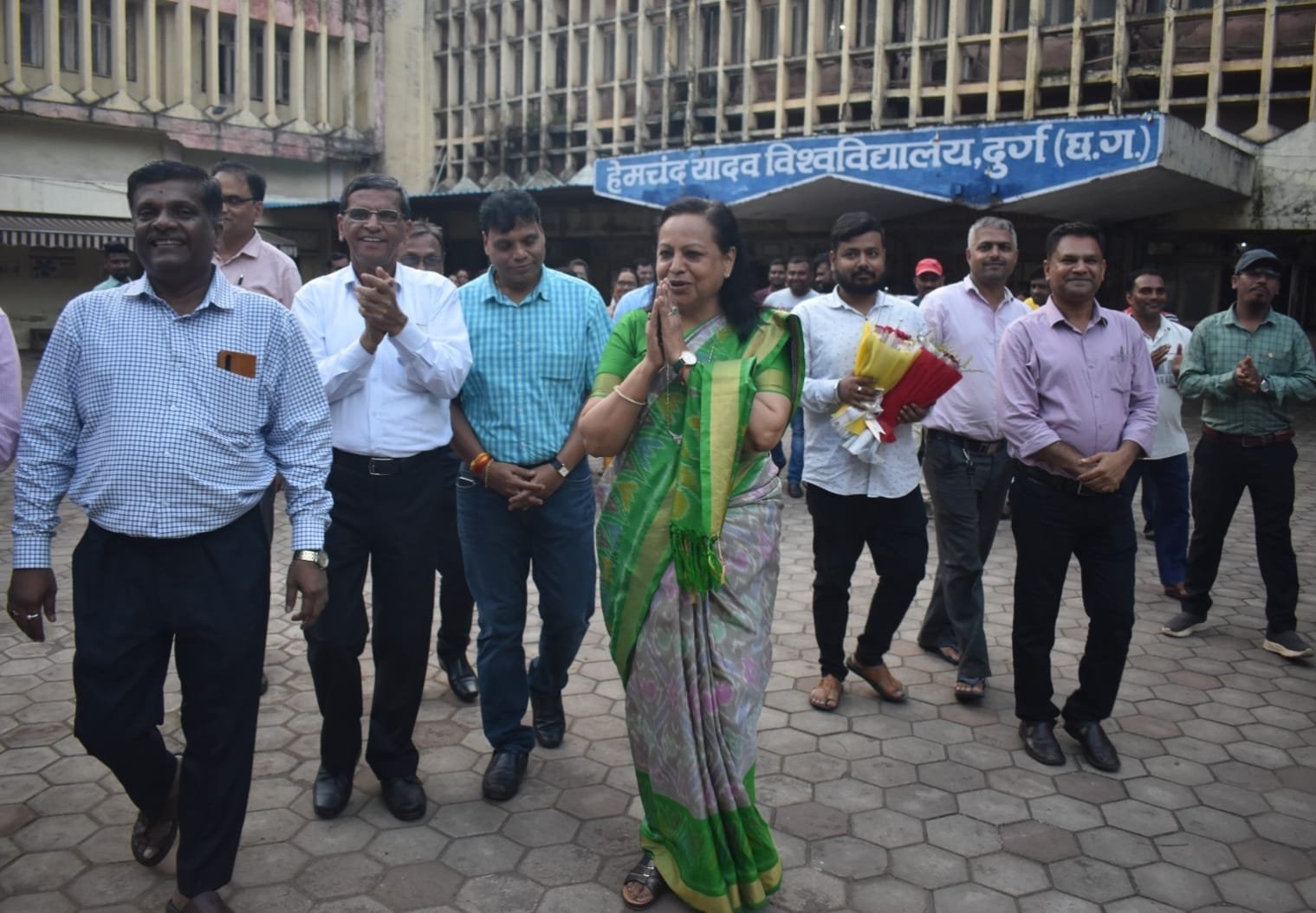 हेमचंद यादव विश्वविद्यालय की कुलपति डॉ पल्टा हुई सेवानिवृत्ति, अधिकारी, कर्मचारी, प्राचार्य समस्त प्राध्यापकों, एवं छात्र संगठन के पदाधिकारी ने दी विदाई