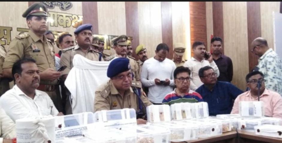 डकैती मामले में एक-एक लाख के 4 ईनामी बदमाश गिरफ्तार, आरोपियों से पुलिस ने जब्त किए 2 करोड़ के गहने और अत्याधुनिक हथियार, पूछताछ जारी