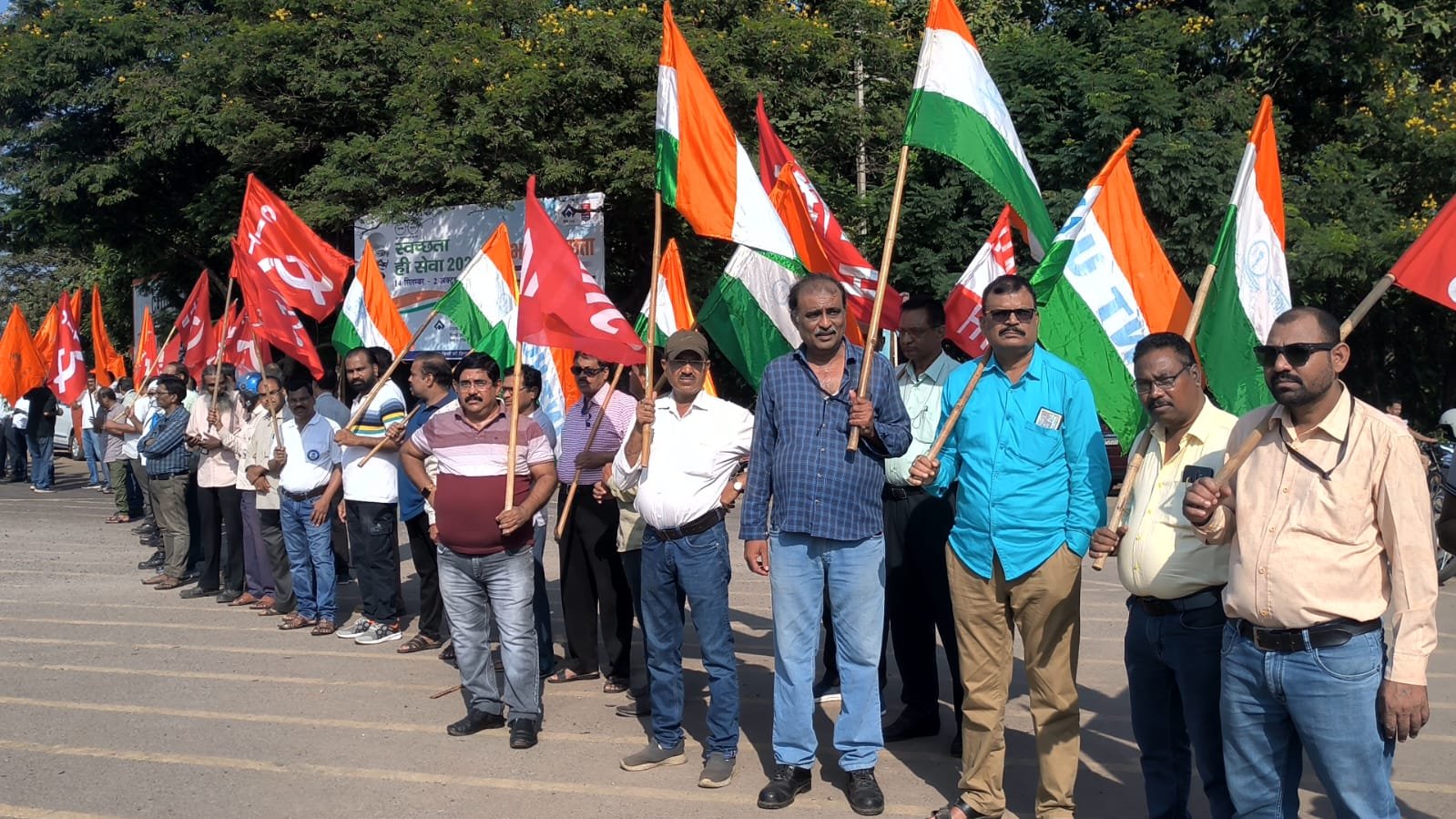 बीएसपी प्रबंधन के बोनस फार्मूले के खिलाफ संयुक्त ट्रेड यूनियन का बोरिया गेट में जंगी प्रदर्शन, 39 माह के एरियर भुगतान की उठी मांग, आरआईएनएल प्लांट के निजीकरण का हुआ खुलकर विरोध बीएसपी प्रबंधन के बोनस फार्मूले के खिलाफ संयुक्त ट्रेड यूनियन का बोरिया गेट में जंगी प्रदर्शन, 39 माह के एरियर भुगतान की उठी मांग, आरआईएनएल प्लांट के निजीकरण का हुआ खुलकर विरोध