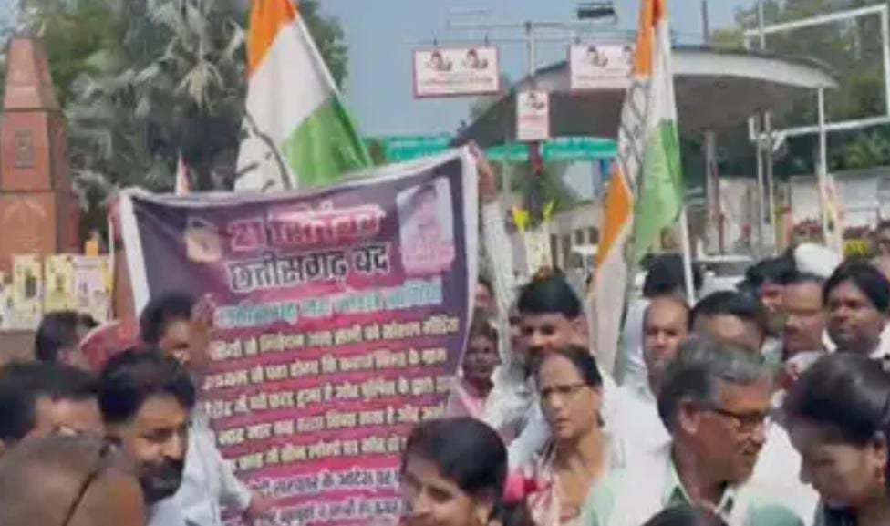 छत्तीसगढ़ बंद का मिला-जुला असर :बंद कराने सड़़कों पर निकले कांग्रेसी, विरोध में गृहमंत्री शर्मा का पुतला फूंकने की तैयारी, दुर्ग भिलाई फिलहाल बेअसर, बेमेतरा में घूम घूम करवा रहे बंद