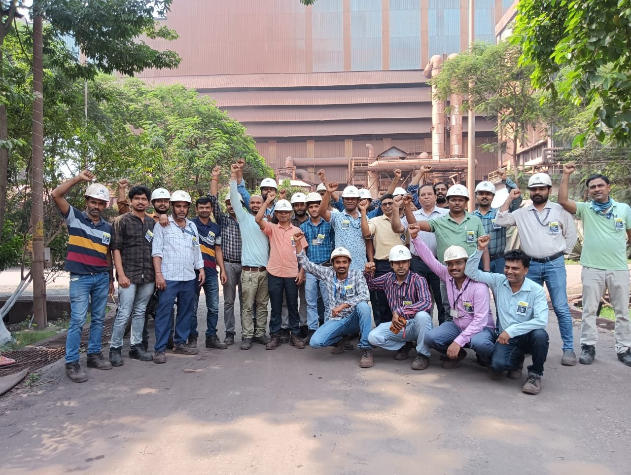 इस्को स्टील प्लांट आईएसपी बर्नपुर में भी प्रोडक्शन रिलेटेड फॉर्मूला के पक्षधर कर्मचारियों ने काला बैच लगाकर किया प्रदर्शन, बीएकेएस यूनियन को दिया समर्थन