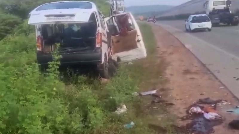 भीषण सड़क हादसा, ट्रक और वैन की टक्कर में 6 तीर्थयात्रियों की मौत, खाटू श्याम मंदिर में दर्शन करने के लिए जा रहे थे, सुबह 5 बजे हुआ Accident
