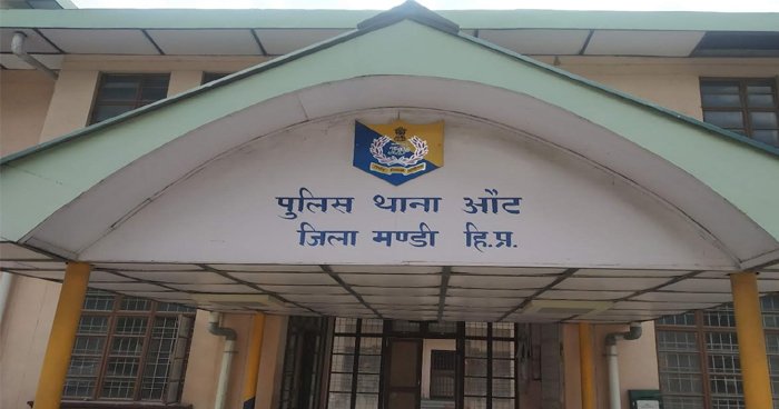 ब्राह्मण युवती ने धर्म परिवर्तन कर अपनाया इस्लाम 🛑 परिजनों पहुंचे थाना, कराई FIR, युवती के 3 दोस्तों पर ब्रेनवॉश का आरोप