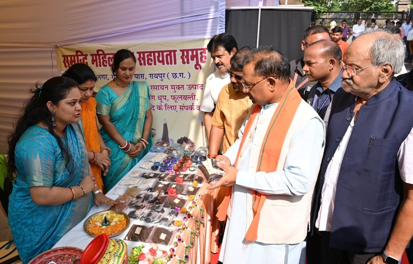 छत्तीसगढ़ में खादी वस्त्रों की खरीद पर मिलेगी 25% की बड़ी छूट, मुख्यमंत्री विष्णु देव साय ने गांधी जयंती के अवसर पर की बड़ी घोषणा, 02 अक्टूबर से लेकर 31 मार्च 2025 तक मिलेगी छूट छत्तीसगढ़ में खादी वस्त्रों की खरीद पर मिलेगी 25% की बड़ी छूट, मुख्यमंत्री विष्णु देव साय ने गांधी जयंती के अवसर पर की बड़ी घोषणा, 02 अक्टूबर से लेकर 31 मार्च 2025 तक मिलेगी छूट
