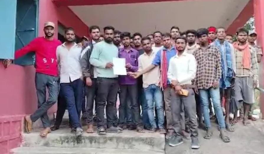 छत्तीसगढ़ में काम कर रही हिंडालको पर लगा छलावे का आरोप, पीड़ितों बेरोजगारों ने SDM को सुनाया दर्द छत्तीसगढ़ में काम कर रही हिंडालको पर लगा छलावे का आरोप, पीड़ितों बेरोजगारों ने SDM को सुनाया दर्द