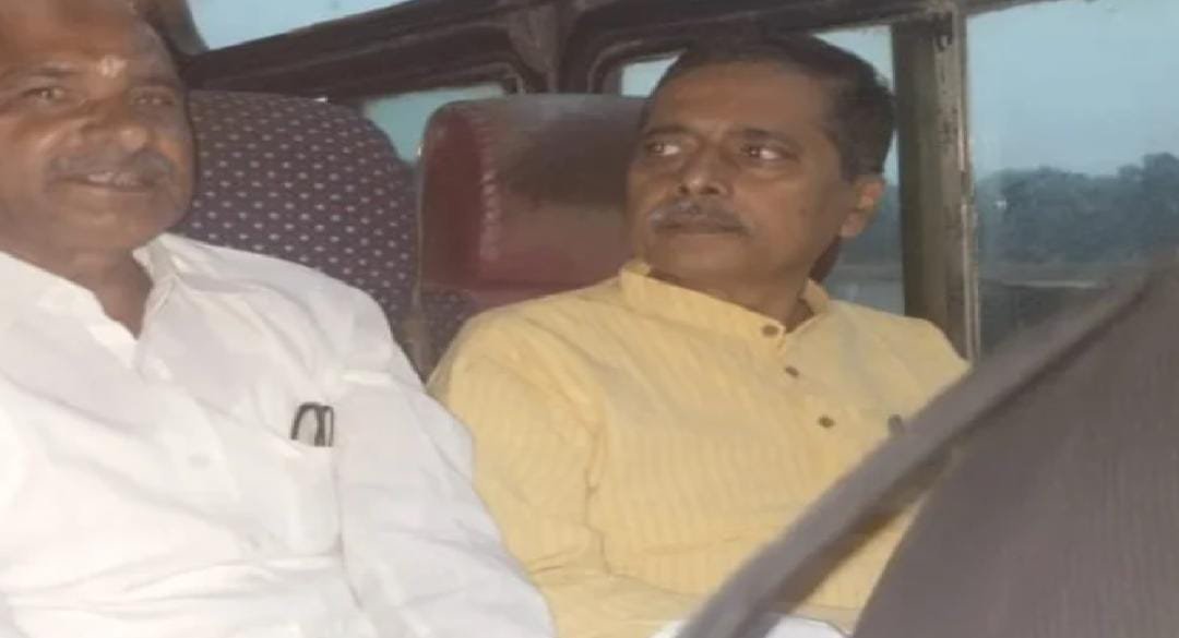 इस भाजपा विधायक ने सरकार से मिलने वाली सभी सुविधाओं को लौटाया, अब रोडवेज बस से कर रहे हैं सफर इस भाजपा विधायक ने सरकार से मिलने वाली सभी सुविधाओं को लौटाया, अब रोडवेज बस से कर रहे हैं सफर