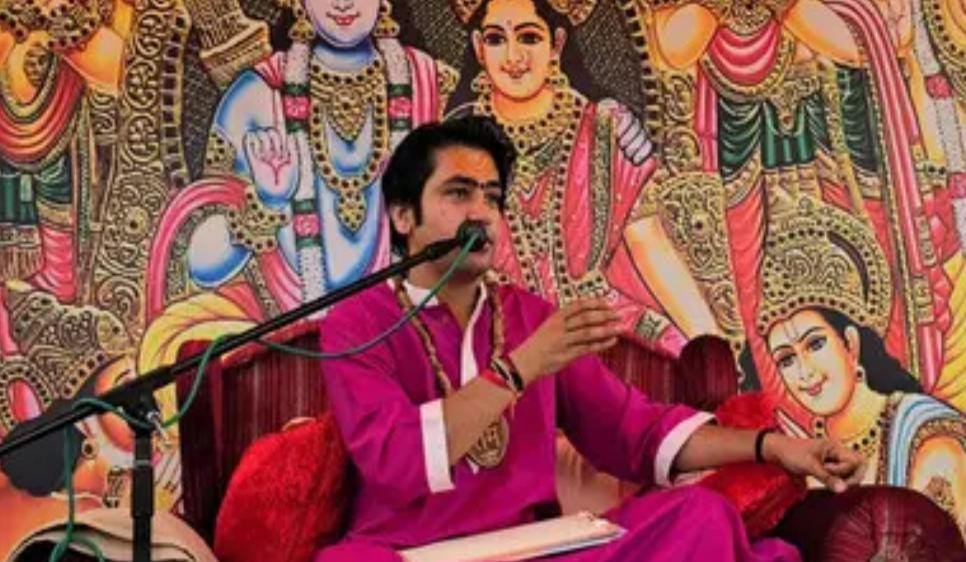 पंडित धीरेंद्र शास्त्री ने कहा – भारत में अब दो ही जातियों को दी जाए मान्यता, सरनेम भले अलग हों पर जातियां केवल दो ही, “गली-गली में अब बजरंग बली”