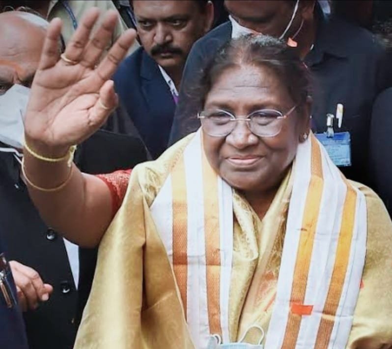 एक घंटे बाद भिलाई में राष्ट्रपति द्रोपदी का चौपर, नहीं रहेगा कोई सड़क मार्ग, IIT भिलाई में लैंड कर वहीं से उड़ेंगी रायपुर, आईआईटी की पहरेदारी में 500 जवान तैनात एक घंटे बाद भिलाई में राष्ट्रपति द्रोपदी का चौपर, नहीं रहेगा कोई सड़क मार्ग, IIT भिलाई में लैंड कर वहीं से उड़ेंगी रायपुर, आईआईटी की पहरेदारी में 500 जवान तैनात
