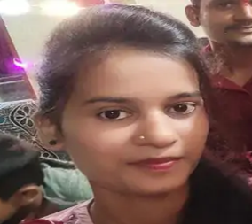 नेहरू नगर चौक के पास कंनेटर की चपेट में आने से दुपहिया के पीछे बैठी युवती की मौत, राजनांदगांव से जा रही थी रायपुर