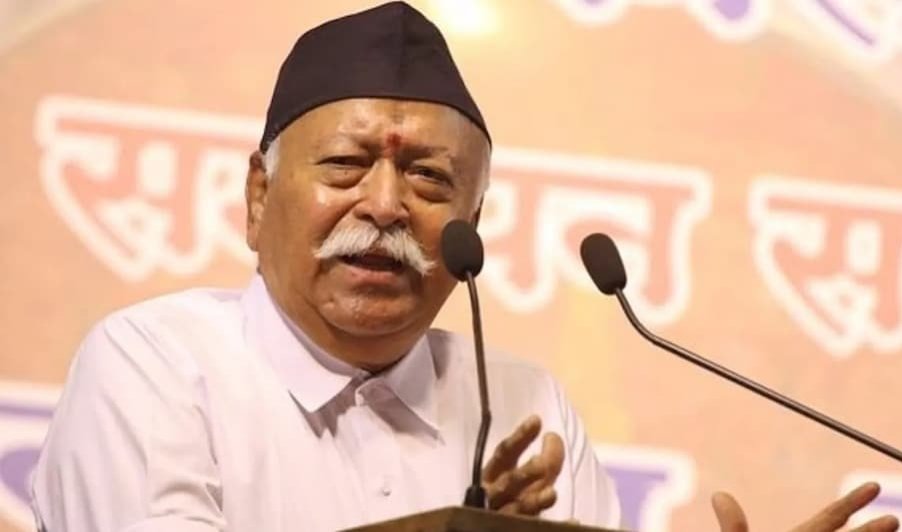 RSS चीफ की हिंदुओं को चेतावनी, कहा – दुर्बल और असंगठित रहना अत्याचारों को निमंत्रण देना है, विजयदशमी पर किया शस्त्र पूजन
