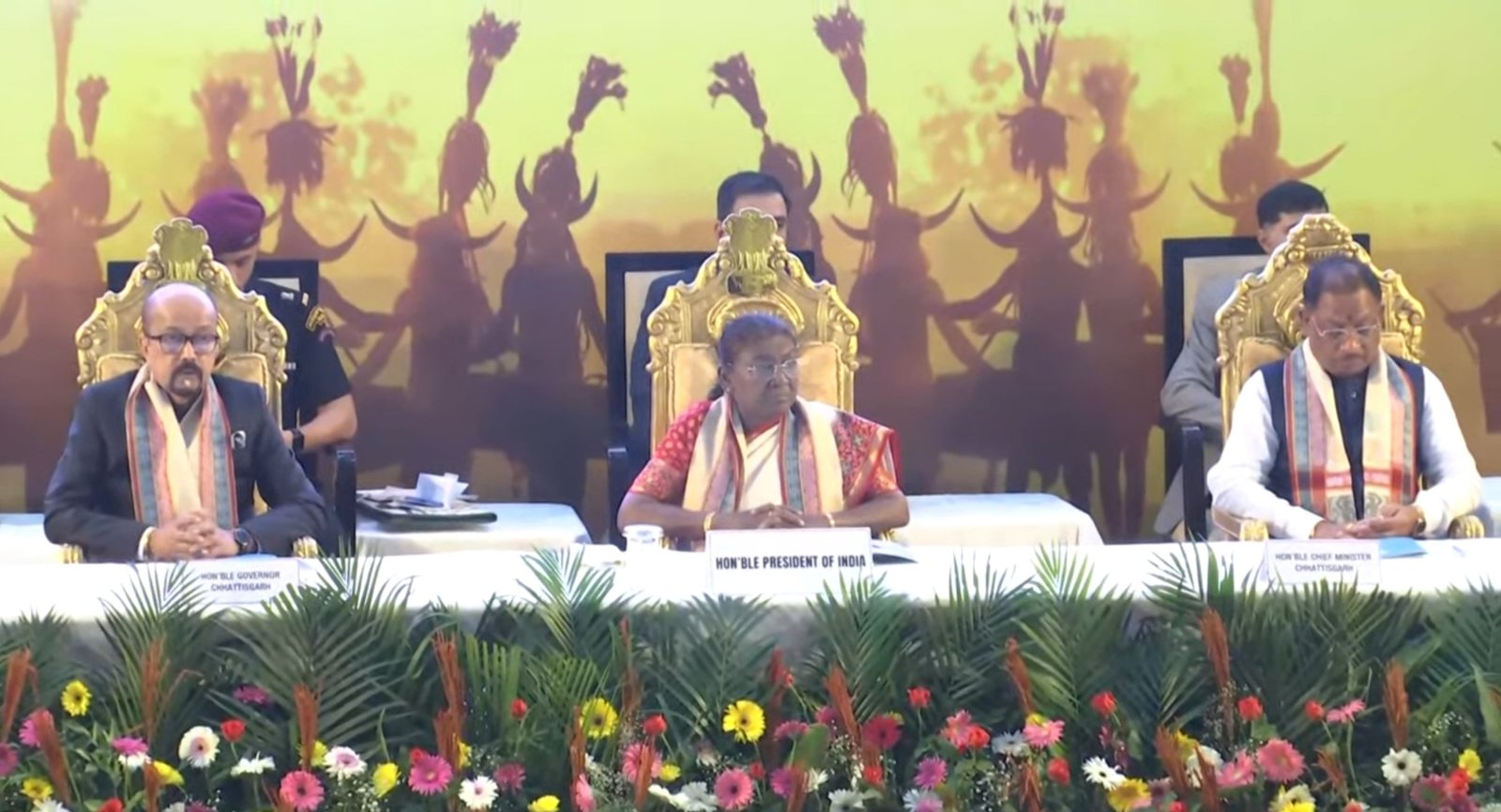 राष्ट्रपति श्रीमती द्रौपदी मुर्मू पहुंची एम्स रायपुर शुरू हुआ द्वितीय दीक्षांत समारोह