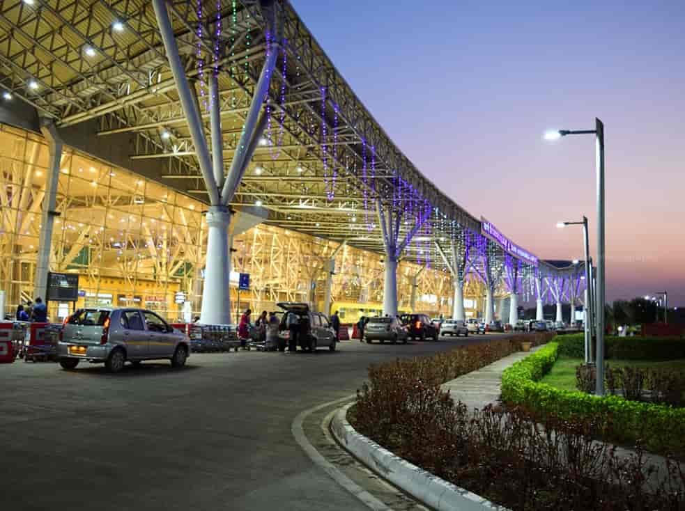 Raipur Airport News : रायपुर एयरपोर्ट के पार्किंग शुल्‍क एवं नियम में बदलाव जानिए.. अब कितना देना पड़ेगा किराया, कहां रखना होगा वाहन