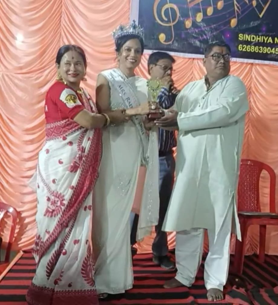 राष्ट्रीय स्तर के ब्यूटी पेजेंट में खिताब जीतने पर बंगाली समाज ने अनीता सरकार को किया सम्मानित