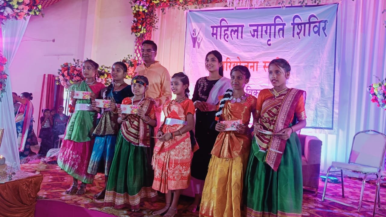 महिला जागृति शिविर में शामिल हुए विधायक रिकेश सेन, बच्चों का अन्नप्राशन और महिलाओं की हुई गोद भराई रस्म, सुपरवाइजर और आंगनबाड़ी कार्यकर्ताएं भी सम्मानित