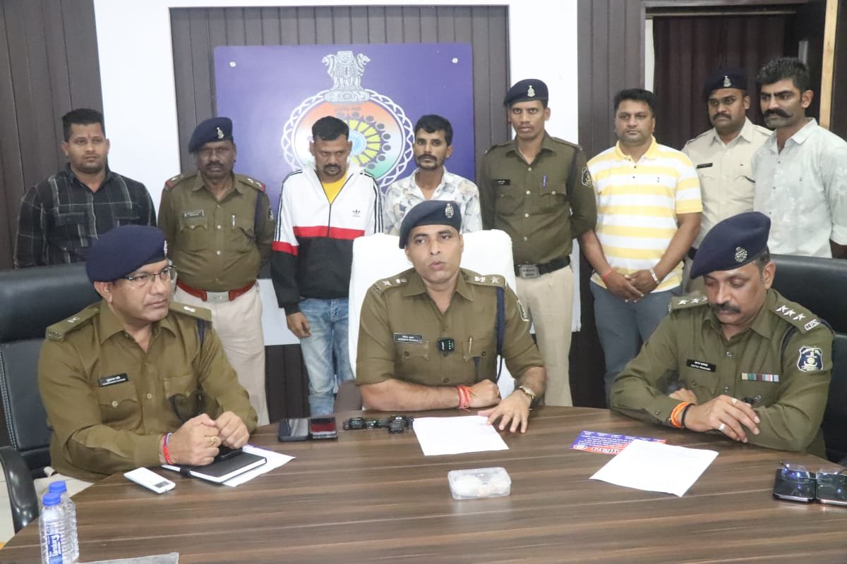 नशे के खिलाफ दुर्ग पुलिस की बड़ी कार्रवाई : 🔴 दो तस्कर गिरफ्तार, 1 लाख का 14 ग्राम हीरोइन चिट्टा बरामद नशे के खिलाफ दुर्ग पुलिस की बड़ी कार्रवाई : 🔴 दो तस्कर गिरफ्तार, 1 लाख का 14 ग्राम हीरोइन चिट्टा बरामद