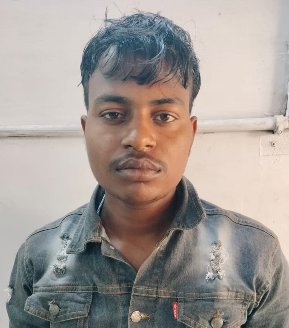 ऑनलाईन जॉब दिलाने के नाम साढ़े 3 लाख की ठगी के आरोपी को झारखंड से पकड़ भिलाई लेकर आई दुर्ग पुलिस, भेजा गया जेल ऑनलाईन जॉब दिलाने के नाम साढ़े 3 लाख की ठगी के आरोपी को झारखंड से पकड़ भिलाई लेकर आई दुर्ग पुलिस, भेजा गया जेल