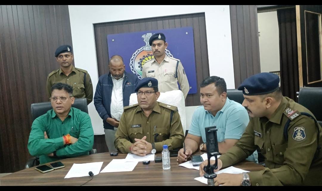 दुर्ग पुलिस को मिली बड़ी सफलता : सुप्रीम कोर्ट सहित अन्य गवर्नमेंट एजेंसी का हवाला देकर किया डिजीटल अरेस्ट, 49 लाख रुपए की ठगी के आरोपी को पकड़ा, डिजिटल अरेस्ट का कोई प्रावधान नहीं – दुर्ग पुलिस